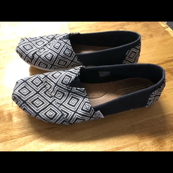 Toms Shoes - Women’s Toms size 10